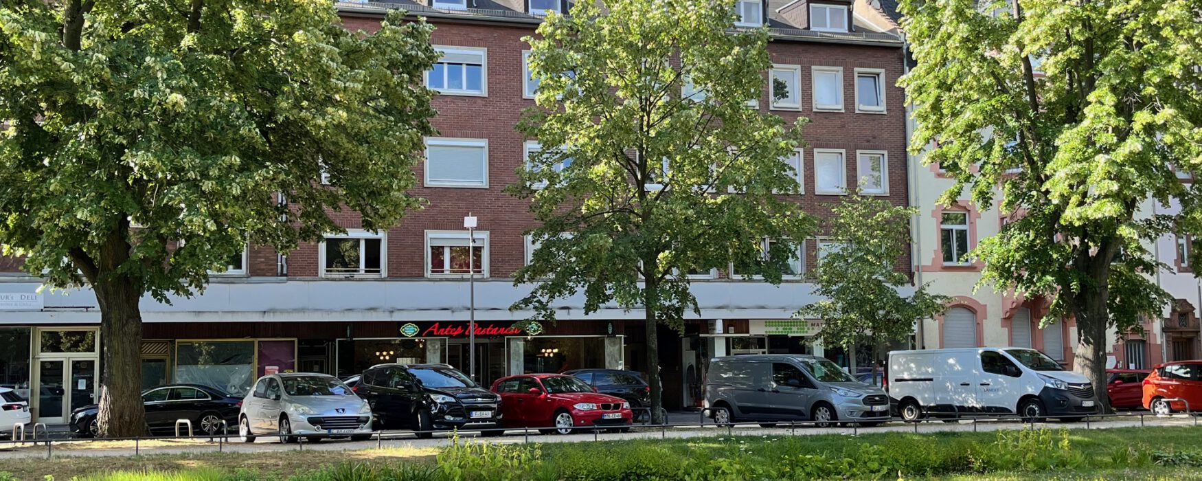 ATTRAKTIVES WOHN- & GESCHÄFTSHAUS MIT MIETSTEIGERUNGSPOTENZIAL IN ZENTRLAER INNENSTADTLAGE VON  FRANKFURT-HÖCHST